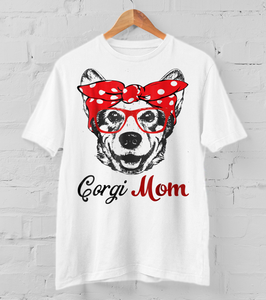 Corgi Mom Funny Hanging With Corgi T-Shirt