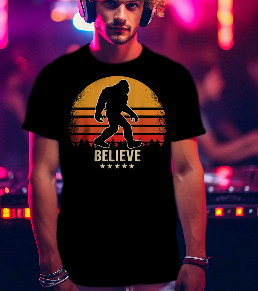 Believe Sunset Bigfoot Silhouette Retro Stars Forest T-Shirt