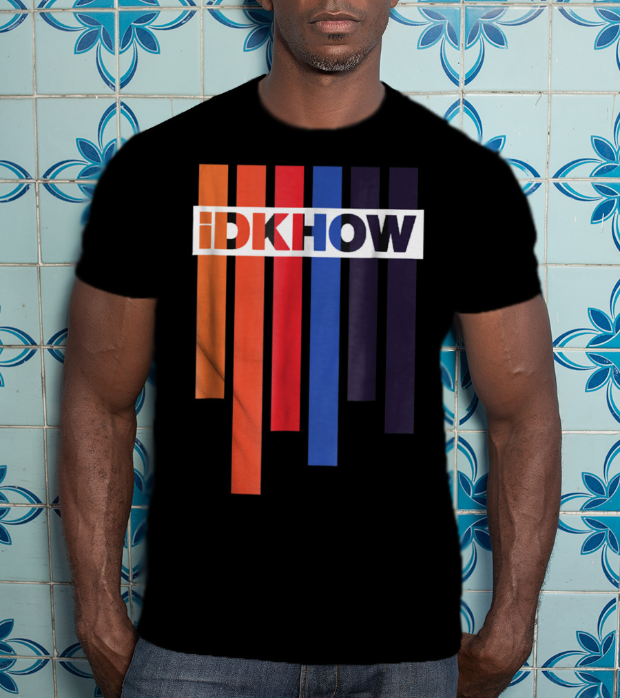 Barras De Color IDKHOW Letras Con Fondo Negro Y Blanco T-Shirt