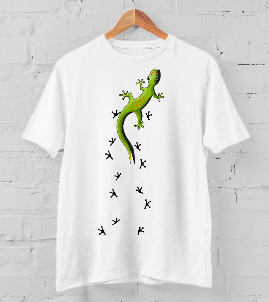 Clever Green Lizard Reptile Tracks Climbing Gecko T-Shirt