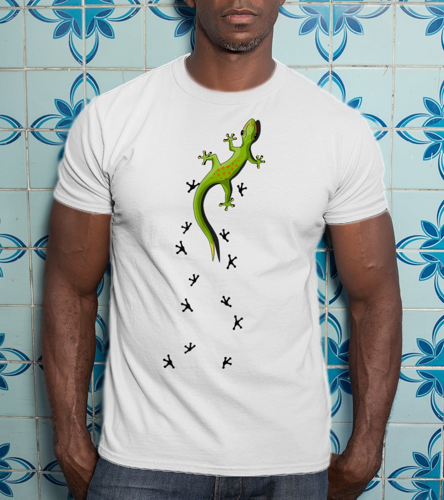 Clever Green Lizard Reptile Tracks Climbing Gecko T-Shirt