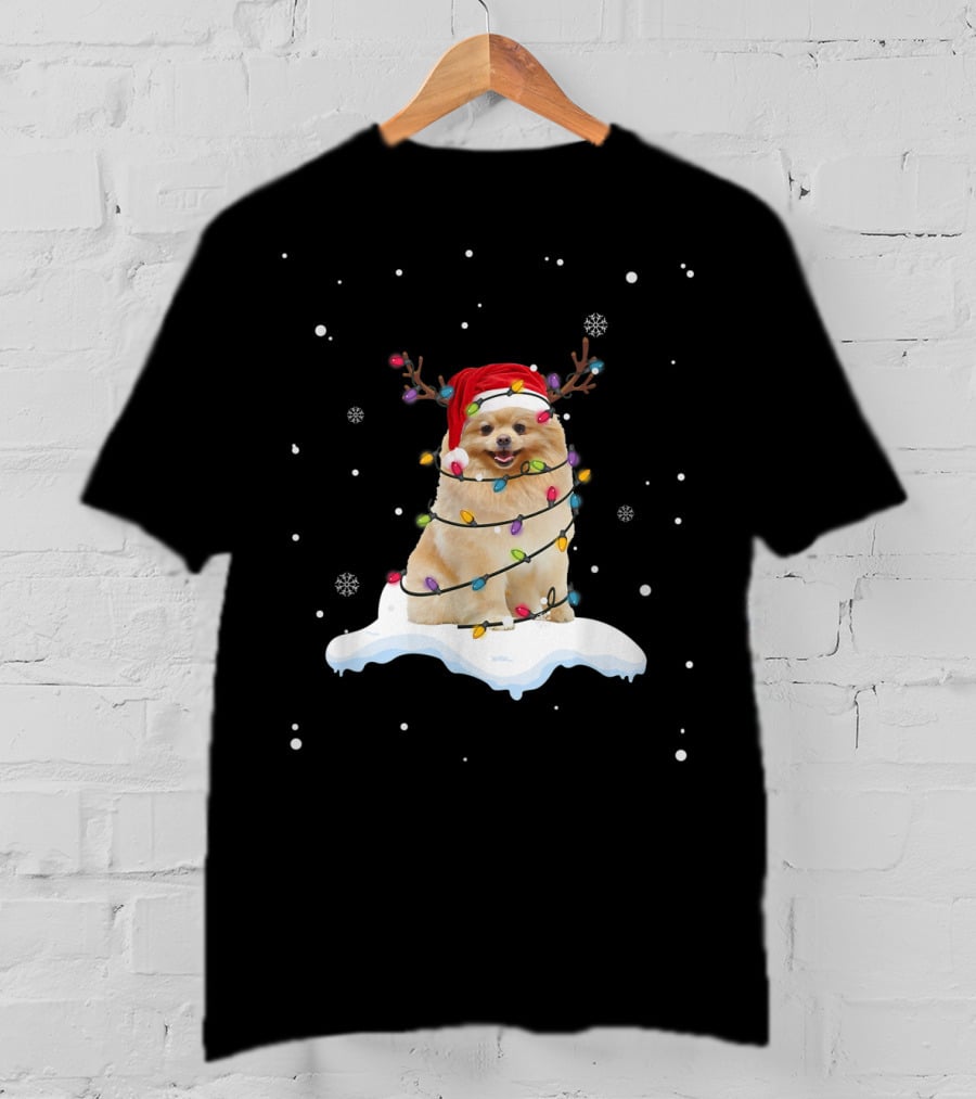 Pomeranian Santa Hat Wrapped In Christmas Lights With Reindeer Antlers And Snowflakes T-Shirt