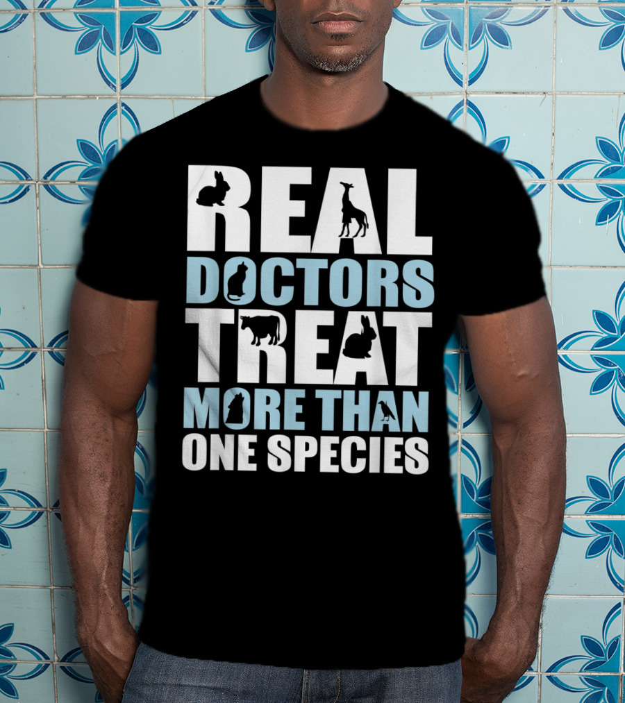Real Doctors Treat More Than One Species Giraffe Cat Cow T-Shirt