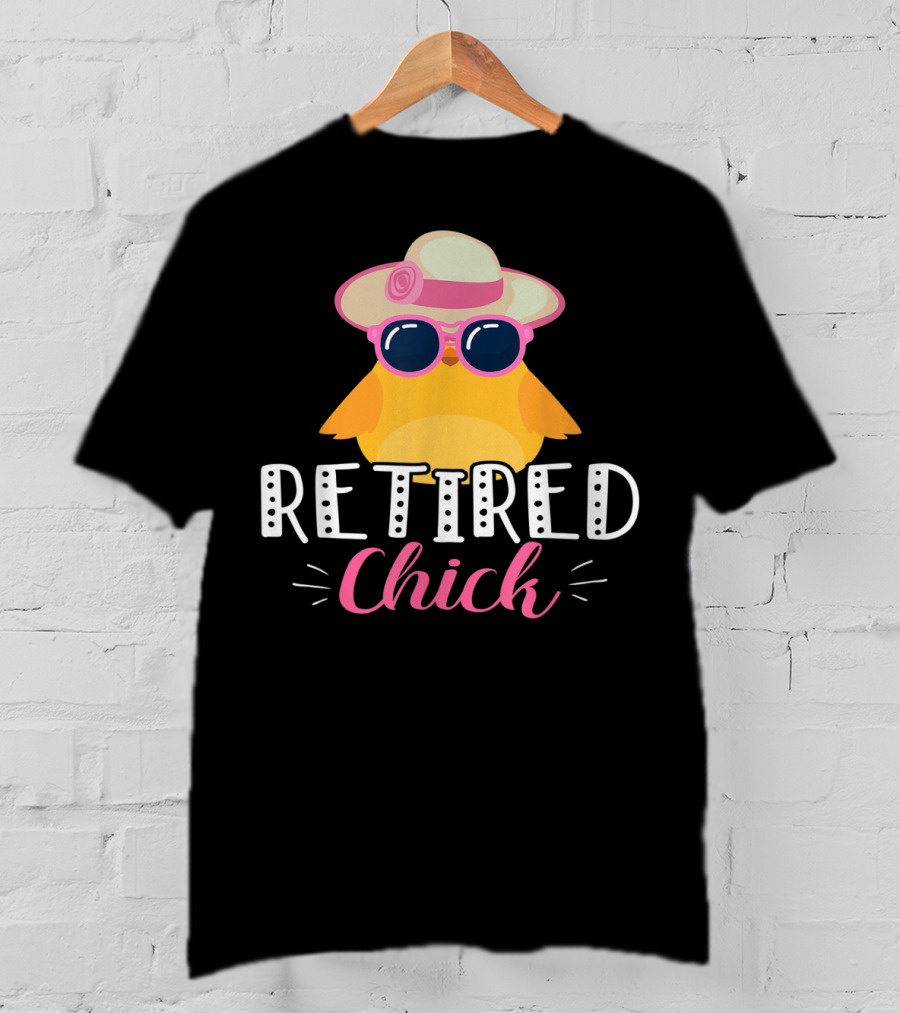 Retired Chick Wearing Sunglasses And Hat For Women's Retirement Party T-Shirt