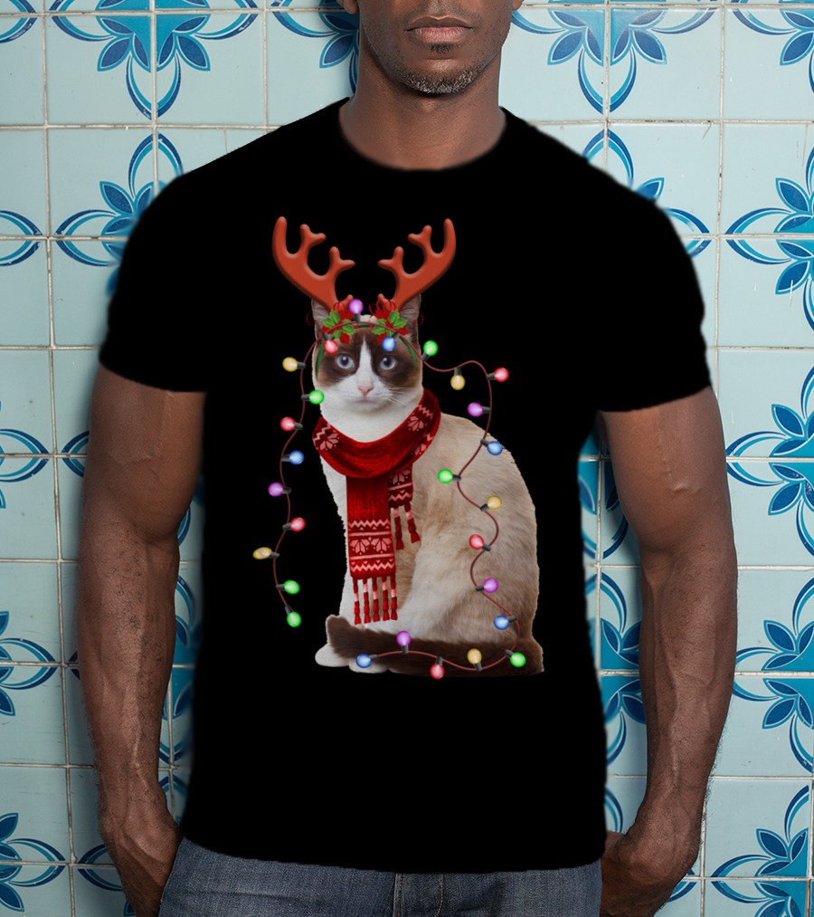 Santa Siamese Cat Reindeer Antlers Wrapped In Christmas Lights T-Shirt