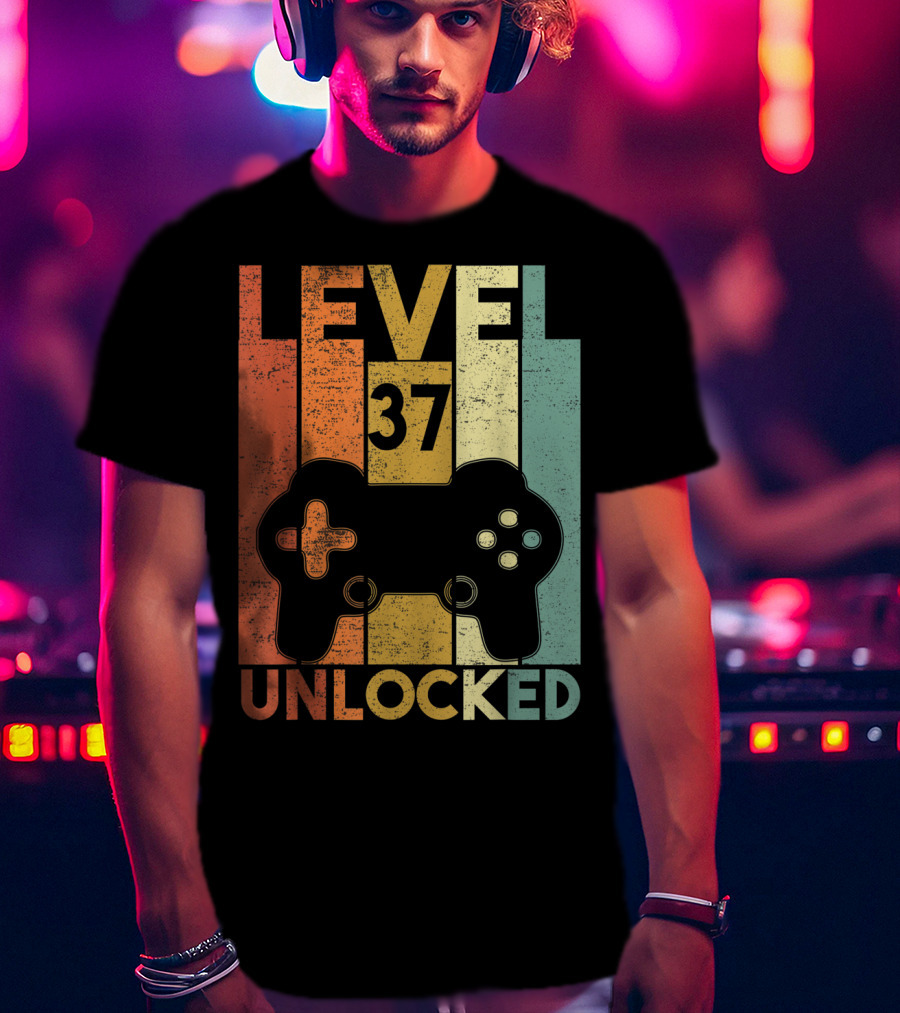 Level 37 Unlocked 1983 Birthday Gaming Controller T-Shirt
