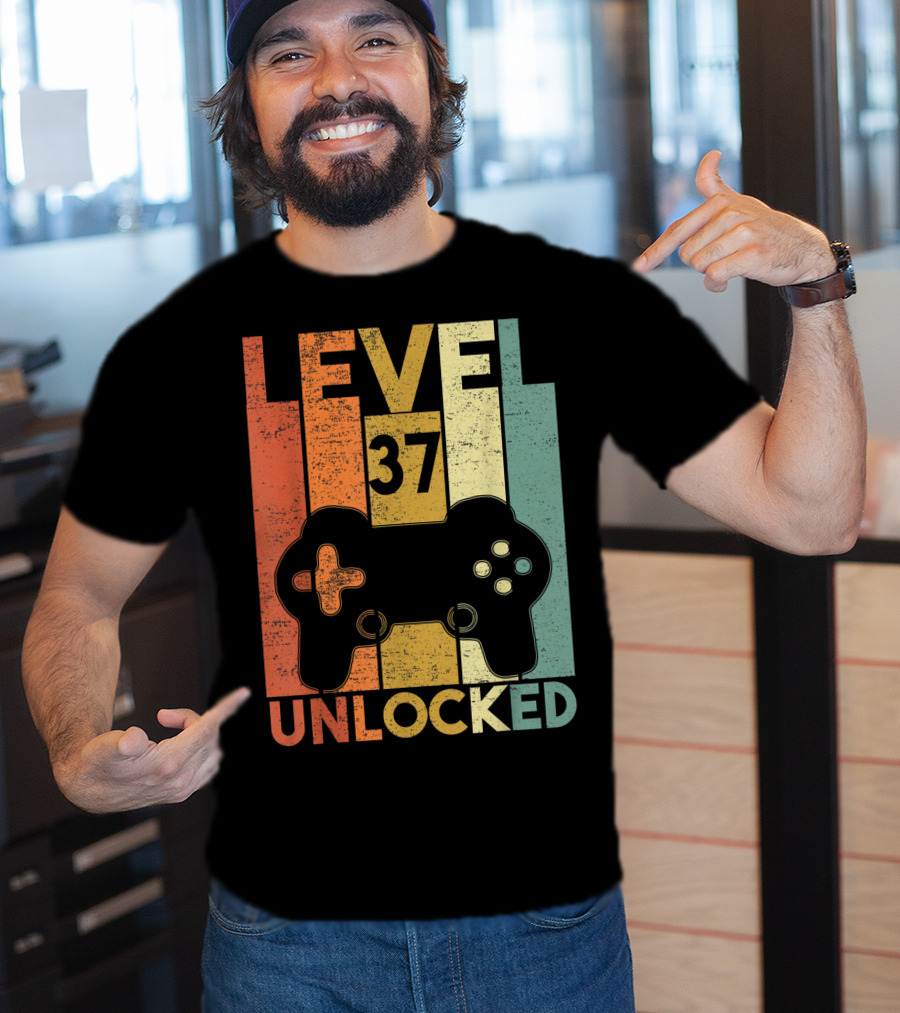 Level 37 Unlocked 1983 Birthday Gaming Controller T-Shirt