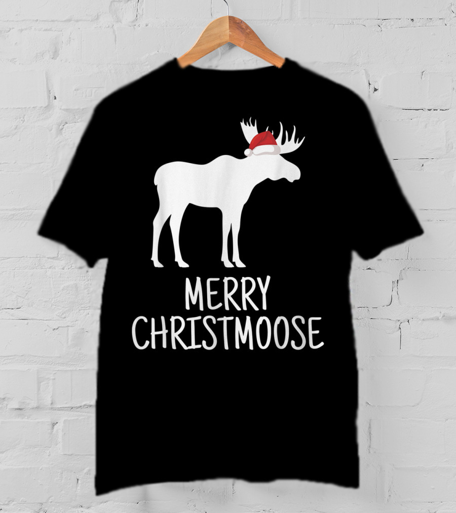 Merry Christmoose Funny Pun Animal Holiday Moose With Santa Hat T-Shirt