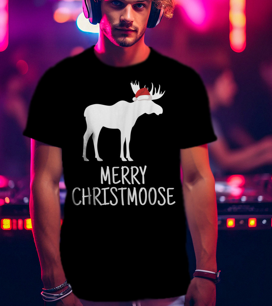 Merry Christmoose Funny Pun Animal Holiday Moose With Santa Hat T-Shirt