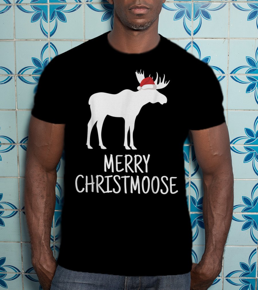 Merry Christmoose Funny Pun Animal Holiday Moose With Santa Hat T-Shirt
