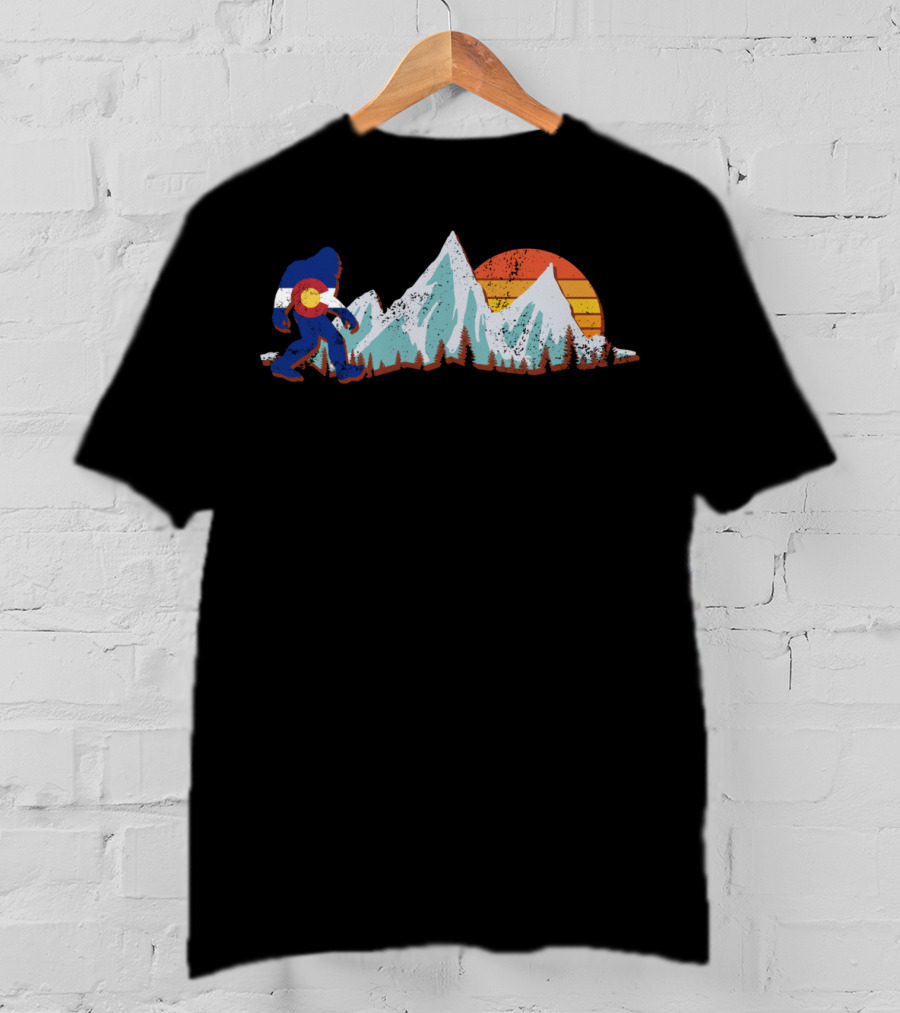 Colorado Flag Bigfoot Silhouette Mountain Scene With Sunset T-Shirt