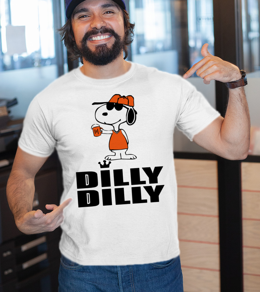 Dilly Dilly Funny Snoopy The Peanuts Movie Beer Hat And Glass T-Shirt