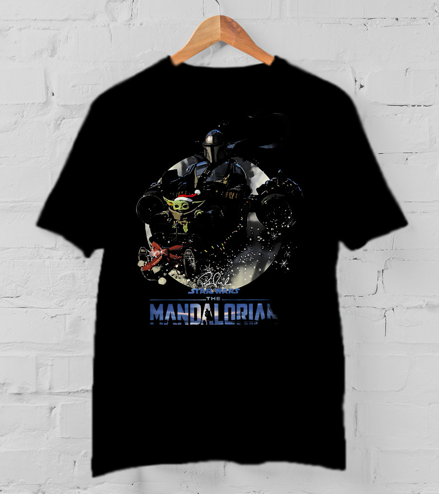 Star Wars The Mandalorian Mando And Baby Yoda Christmas Signature T-Shirt