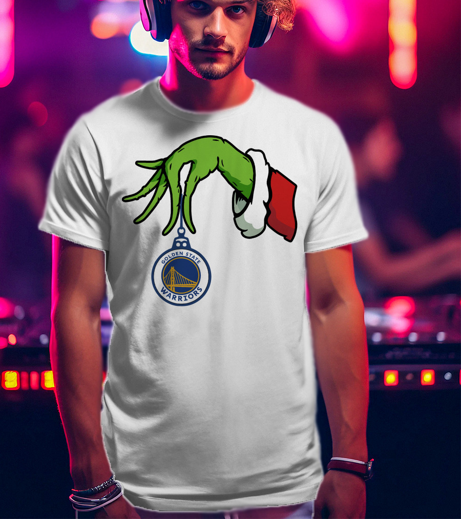 The Grinch Hand Holding Golden State Warriors T-Shirt