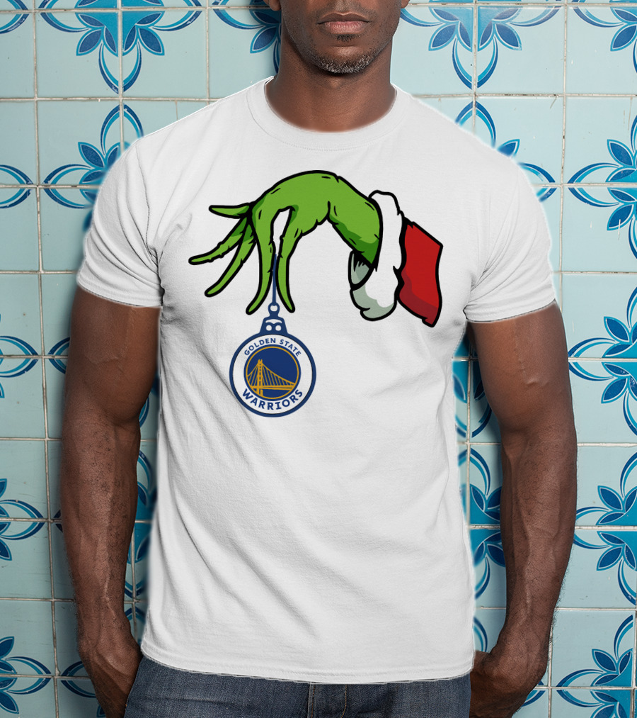 The Grinch Hand Holding Golden State Warriors T-Shirt