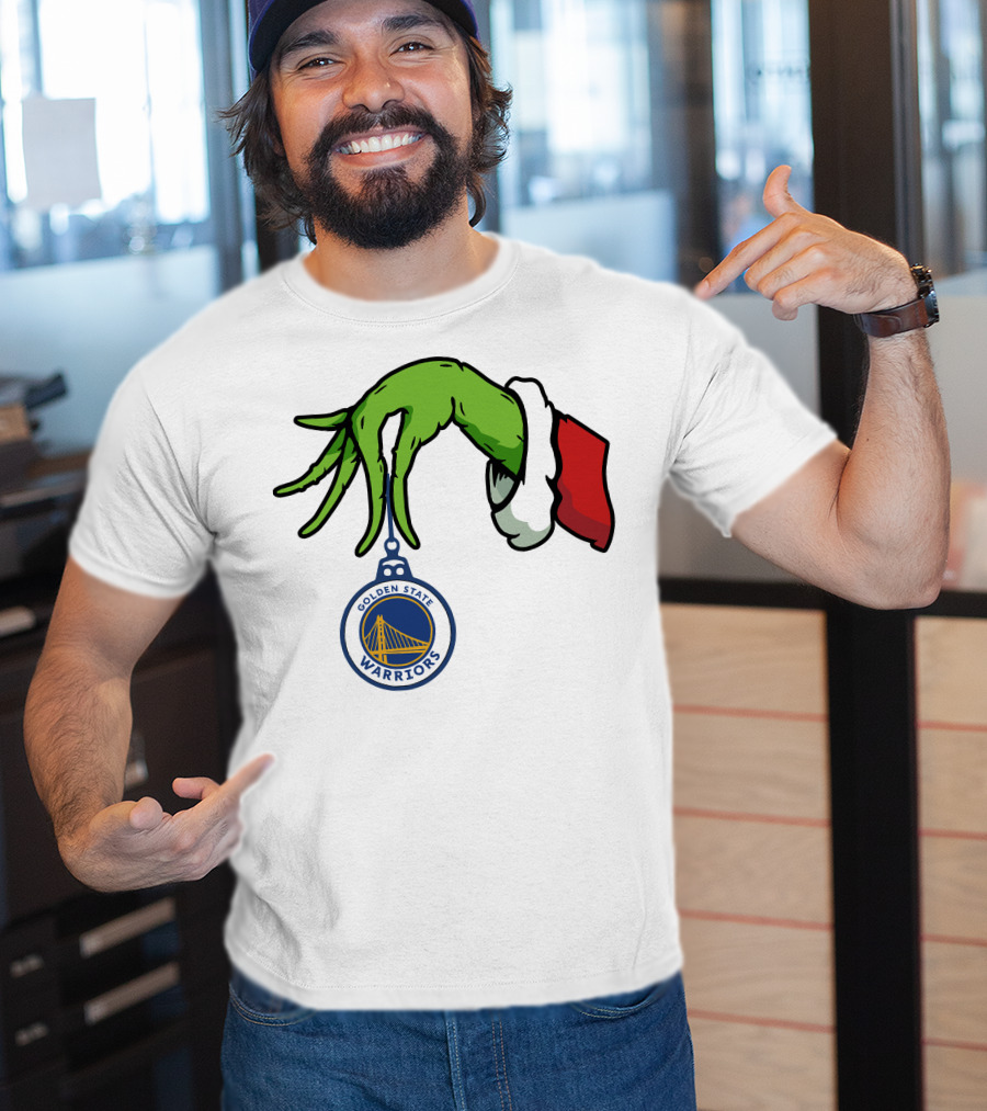 The Grinch Hand Holding Golden State Warriors T-Shirt