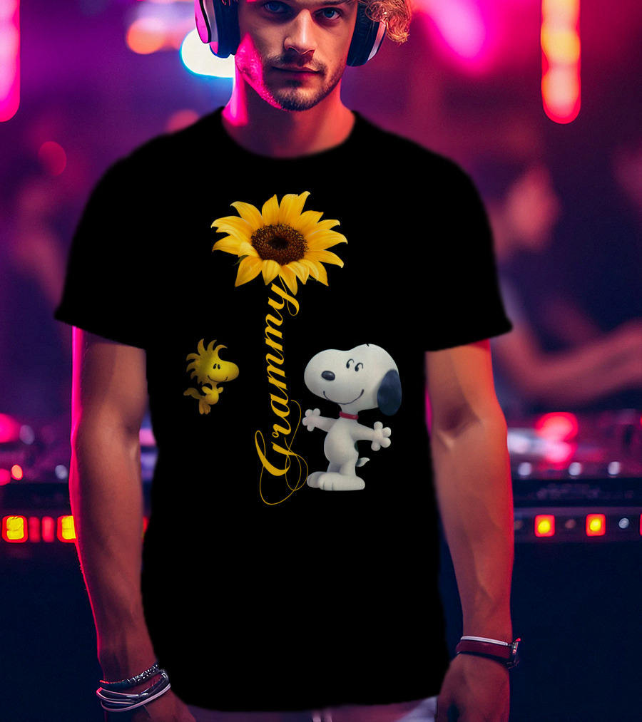 Grammy Peanuts Snoopy And Woodstock With Sunflower T-Shirt