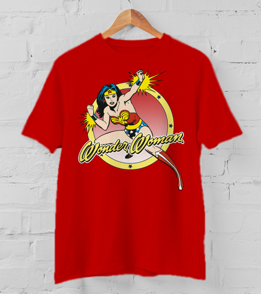 Wonder Woman Dynamic Heroic Pose Comic T-Shirt