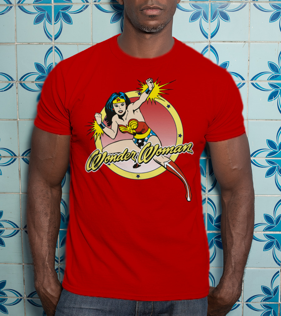 Wonder Woman Dynamic Heroic Pose Comic T-Shirt
