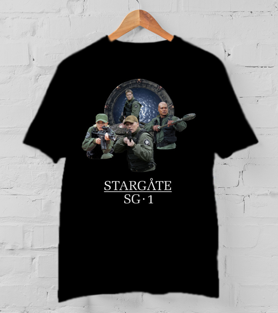 STARGATE SG-1 Team In Front Of Stargate Portal T-Shirt