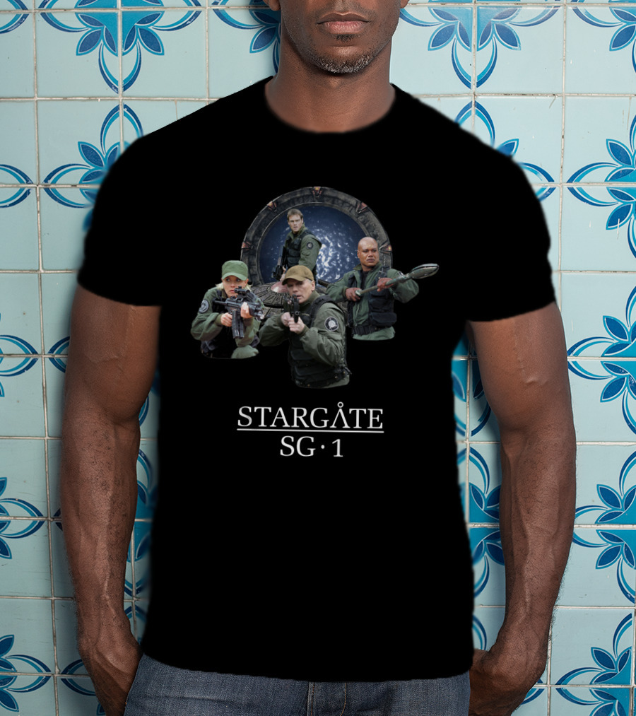 STARGATE SG-1 Team In Front Of Stargate Portal T-Shirt