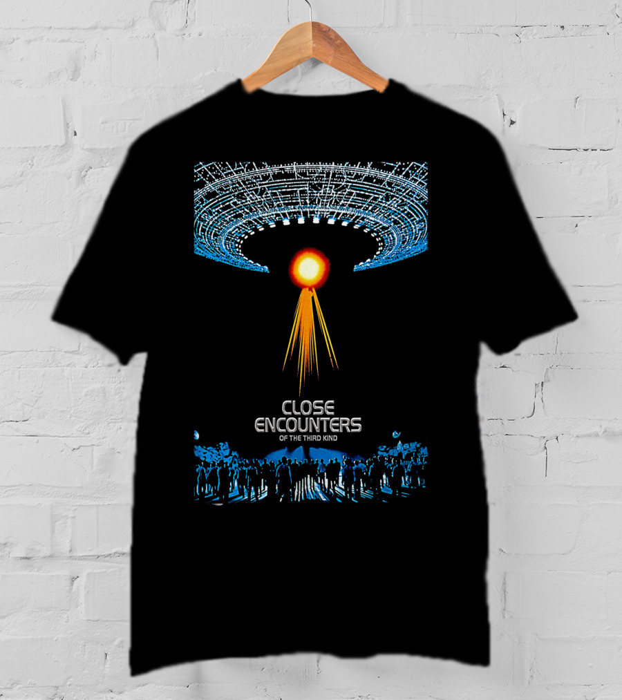 Close Encounters Of The Third Kind UFO Beam With Silhouetted Crowd T-Shirt