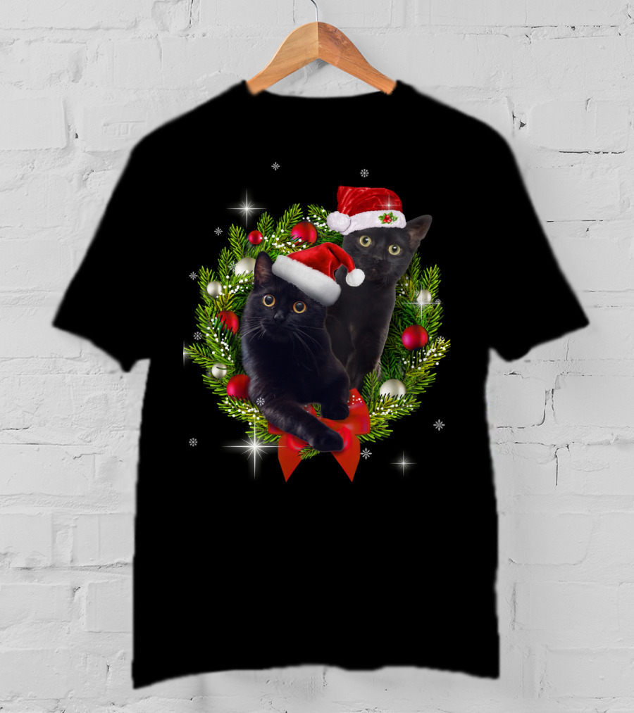 Christmas Cats With Santa Hats In Holiday Wreath T-Shirt