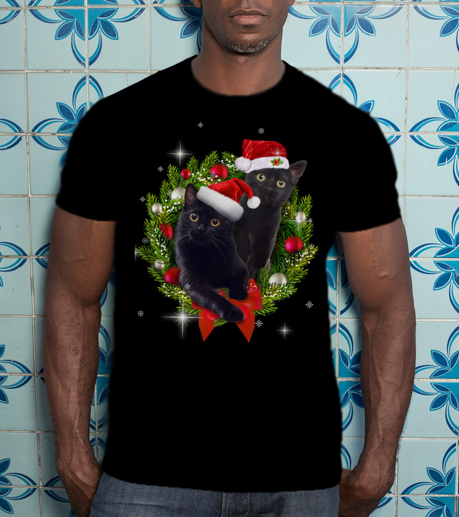 Christmas Cats With Santa Hats In Holiday Wreath T-Shirt