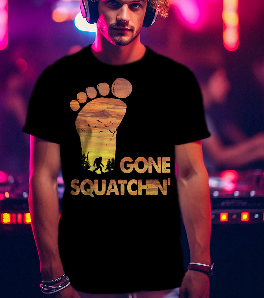Bifoot Gone Squatchin Footprint Silhouette With Bigfoot And Mountain Sunset Scene T-Shirt