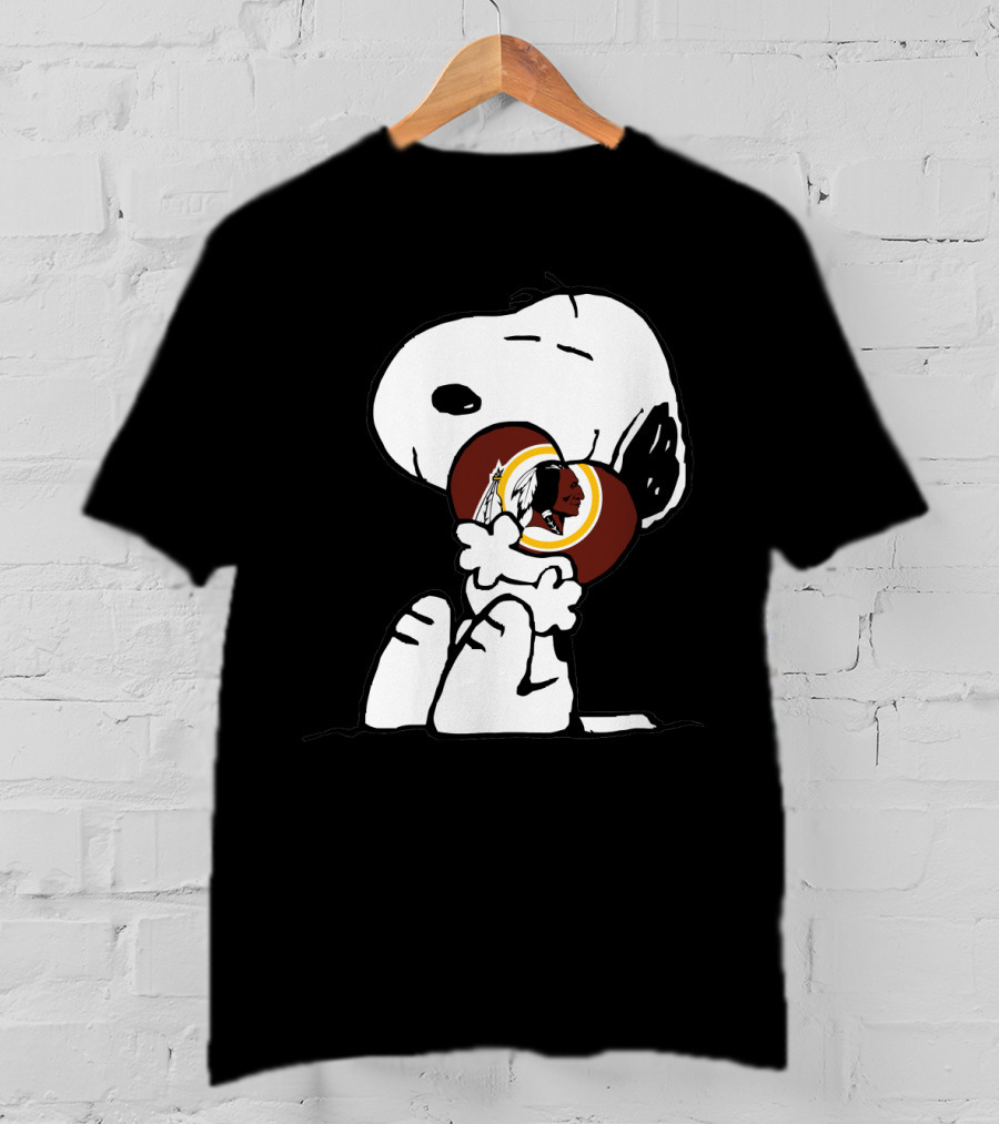 Snoopy Hugging Washington Redskins Football T-Shirt