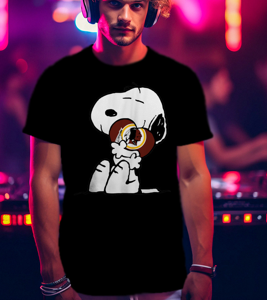 Snoopy Hugging Washington Redskins Football T-Shirt