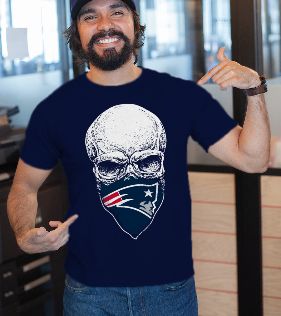 New England Patriots Skull Face Covering T-Shirt