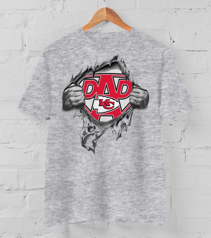 Kansas City Chiefs Super Dad Emblem T-Shirt