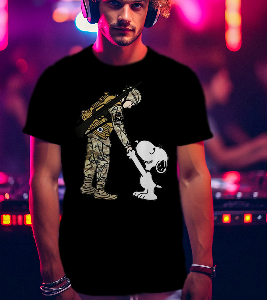 Veteran And Snoopy Dog Saluting Friendship T-Shirt