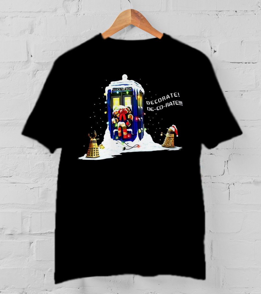 Doctor Who TARDIS Daleks Decorate Christmas Scene T-Shirt