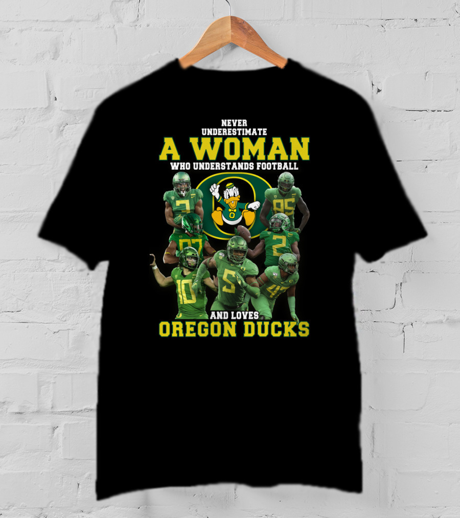 Never Underestimate A Woman Who Understands Football And Loves Oregon Ducks T-Shirt