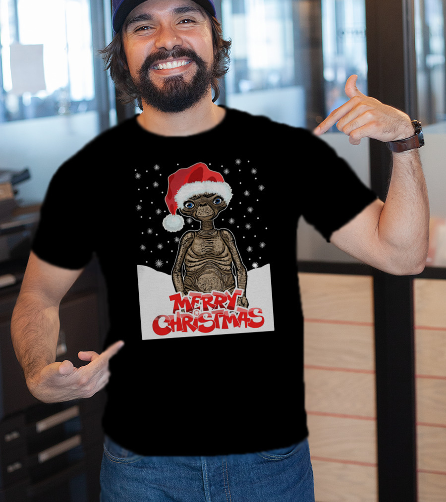 Merry Christmas ET The Extra Terrestrial Santa Hat Snowflakes T-Shirt