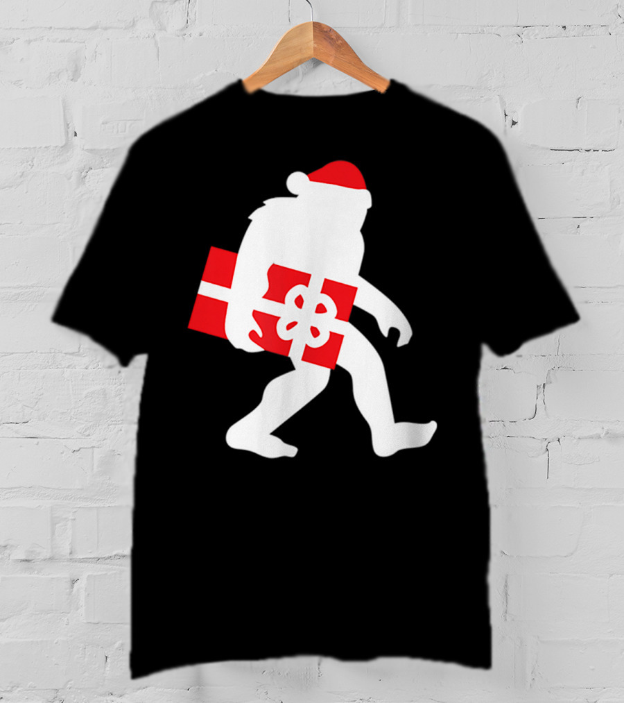 Nice Bigfoot Carrying Christmas Gift In Santa Hat T-Shirt