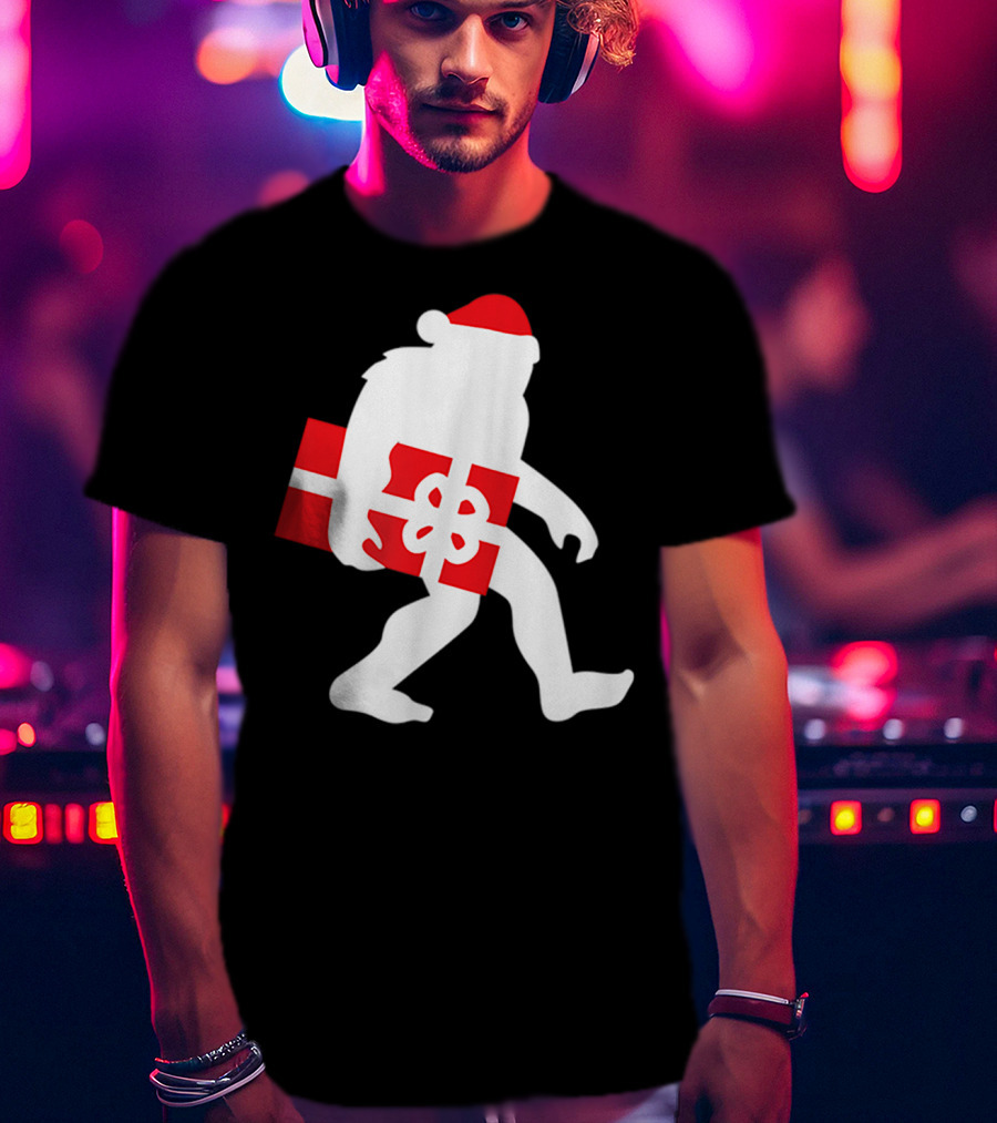 Nice Bigfoot Carrying Christmas Gift In Santa Hat T-Shirt