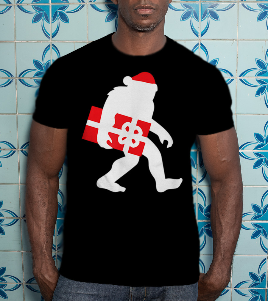 Nice Bigfoot Carrying Christmas Gift In Santa Hat T-Shirt