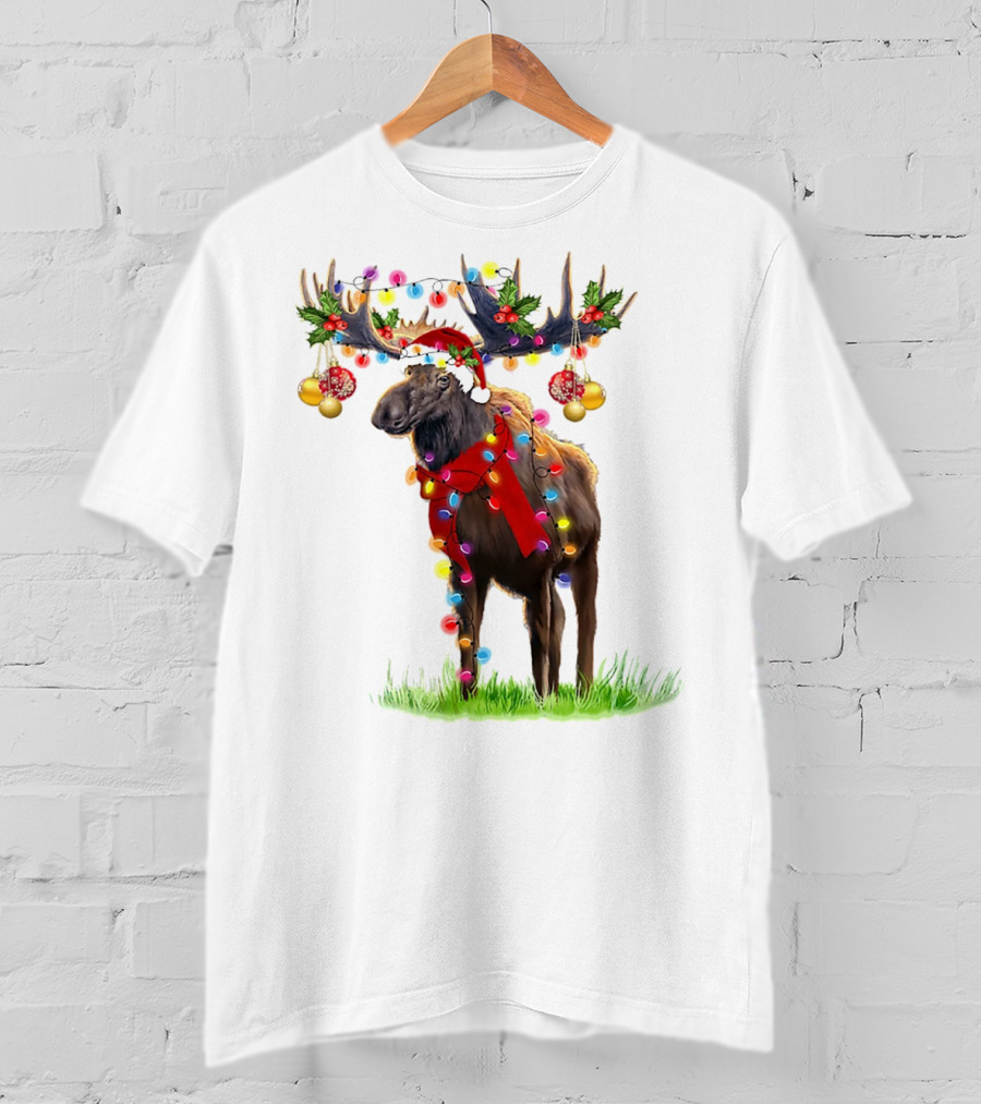 Moose Santa Reindeer Christmas Lights Holiday Décor T-Shirt