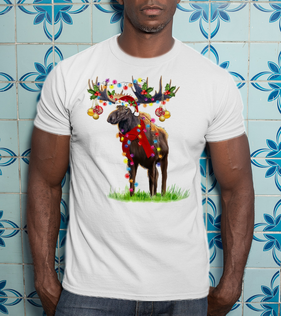 Moose Santa Reindeer Christmas Lights Holiday Décor T-Shirt