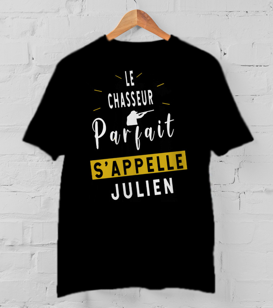 Le Chasseur Parfait S’appelle Julien Avec Silhouette De Chasseur T-Shirt