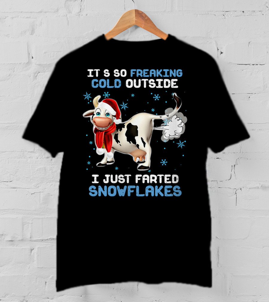 Cow It's So Freaking Cold Outside I Just Farted Snowflakes Santa Hat Scarf Snowflakes T-Shirt