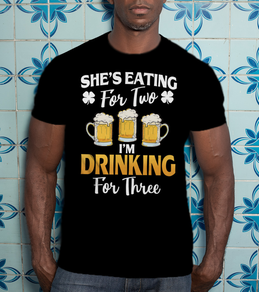 She's Eating For Two I'm Drinking For Three St Patricks Day Beer Mug Shamrock T-Shirt
