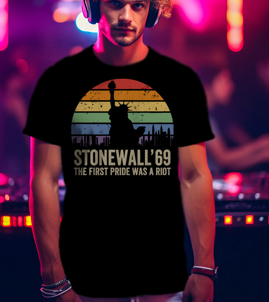 Stonewall '69 The First Pride Was A Riot Statue Of Liberty Rainbow T-Shirt