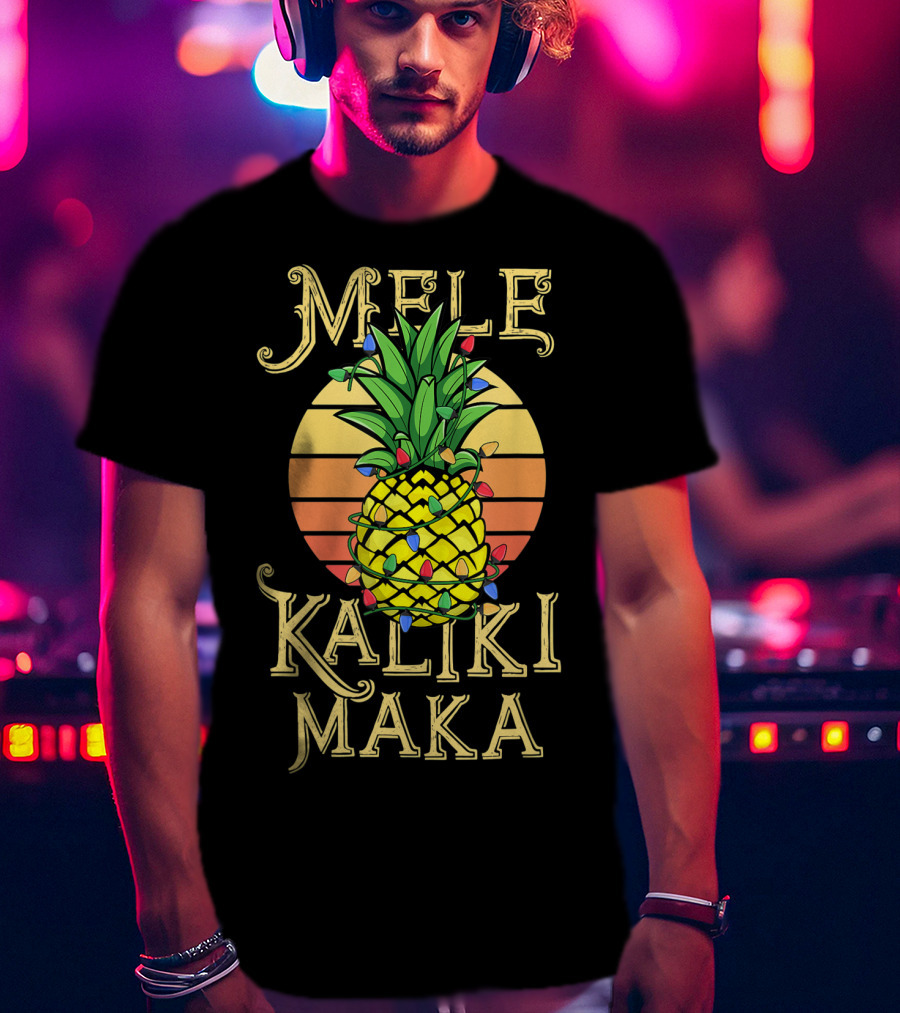 Mele Kalikimaka Hawaiian Christmas Pineapple Lights Vintage Sunset T-Shirt