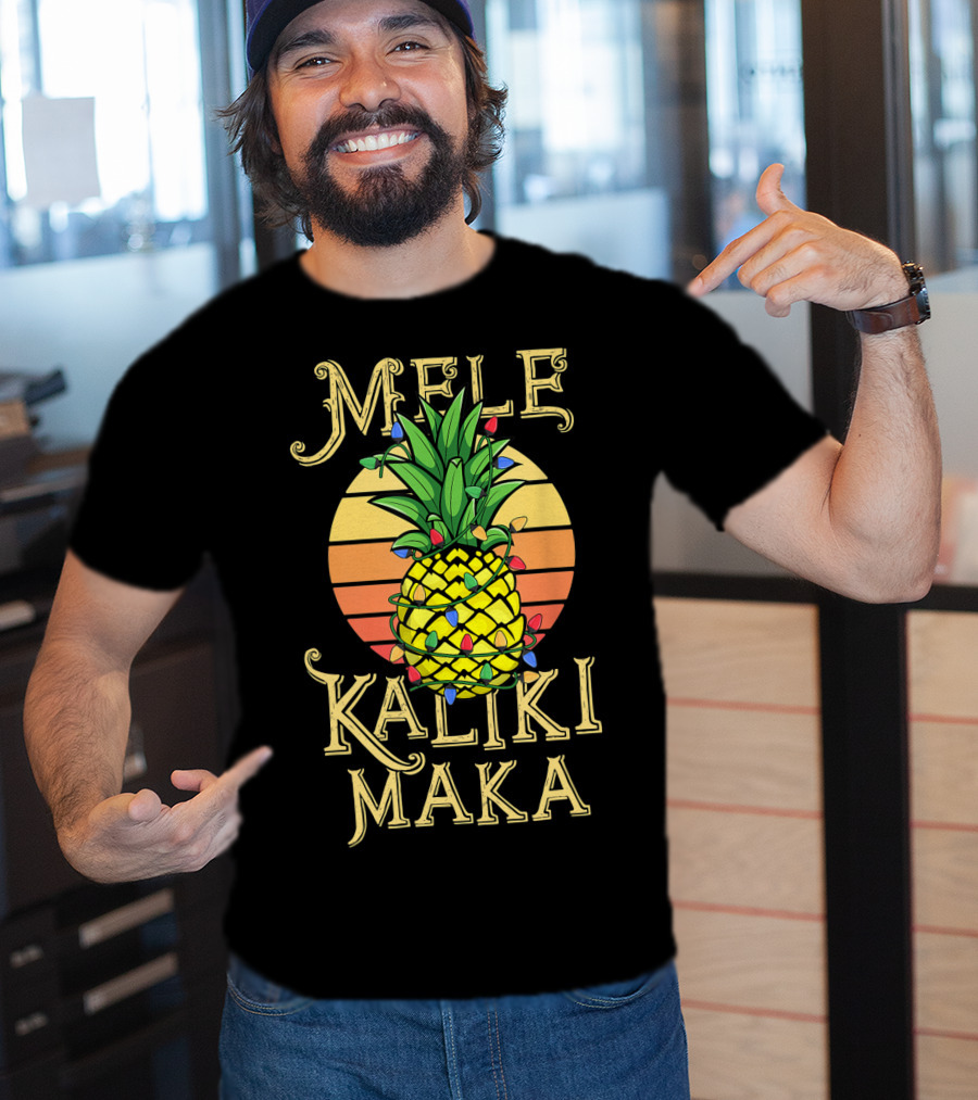 Mele Kalikimaka Hawaiian Christmas Pineapple Lights Vintage Sunset T-Shirt