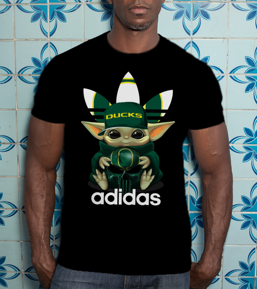 Oregon Ducks Baby Yoda With Green Hat And Oregon T-Shirt