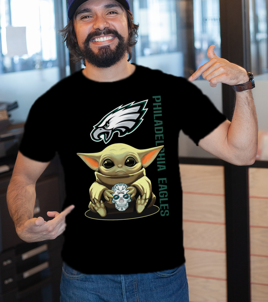 Philadelphia Eagles Baby Yoda Holding Skull T-Shirt